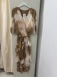 Batik desen kat kat ipek elbise kahve